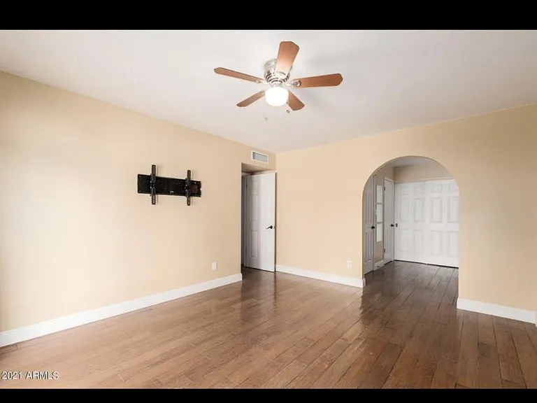2432 W Dailey St — Photo 6