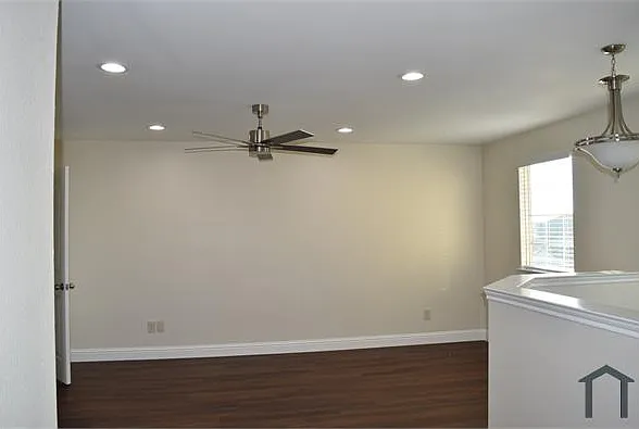 411 Paddock Ln — Photo 20