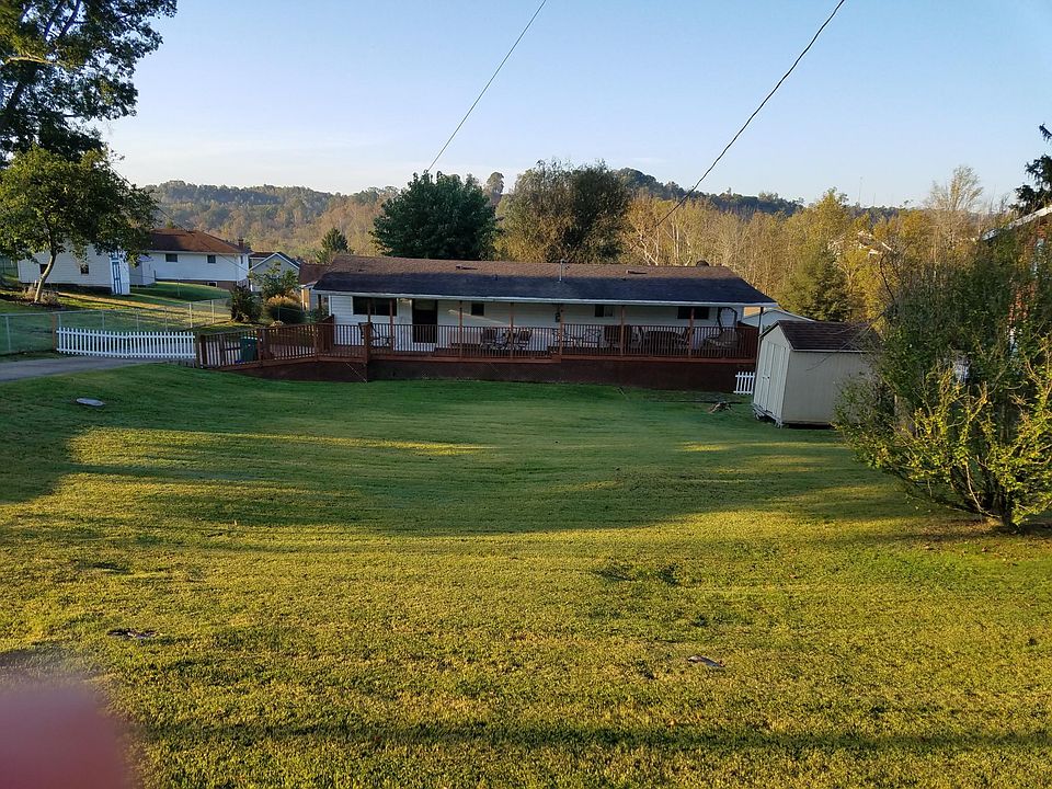 Large front yard, covered front porch