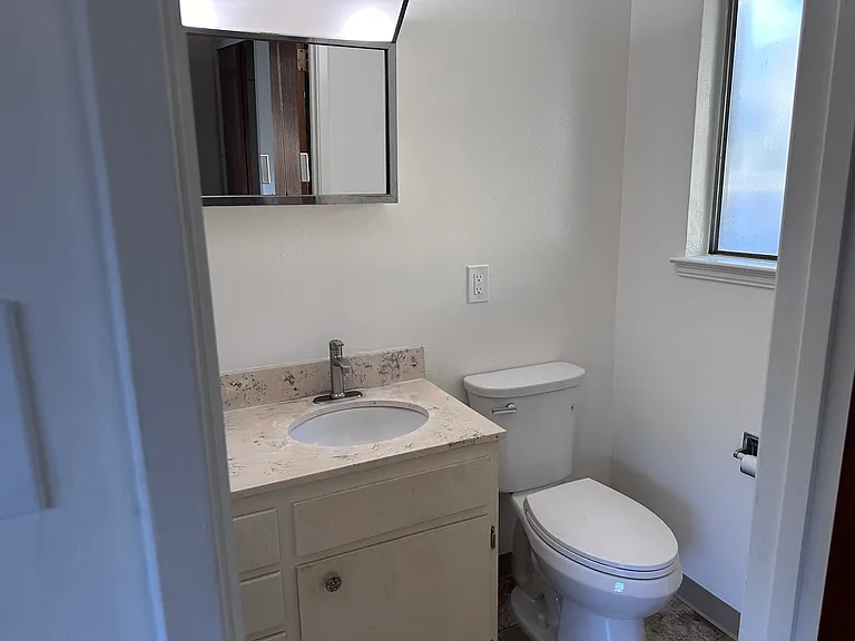 638 Radcliffe Dr — Photo 9