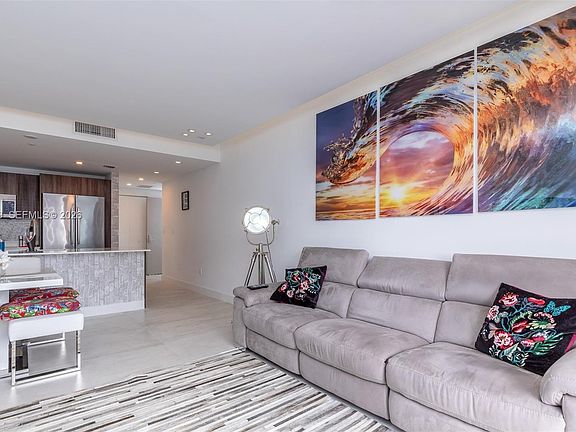 3rd image of 488 NE 18th St #4708