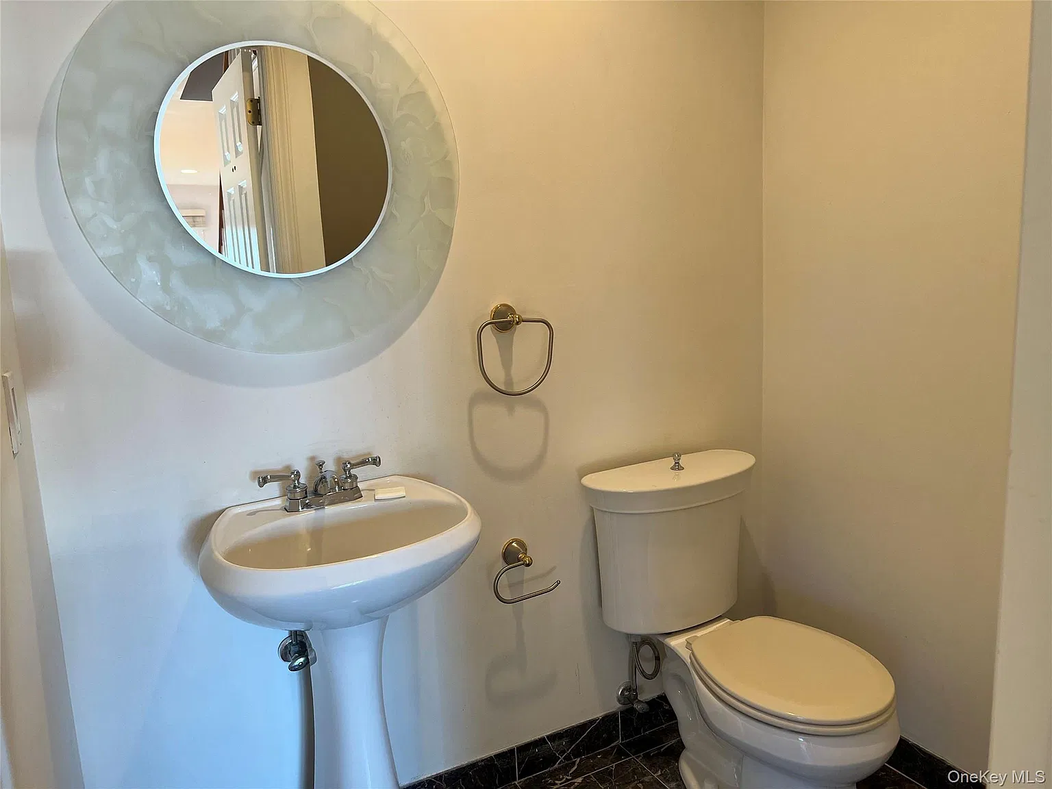 2 bed, 1.5 bath, 1000 sqft, $4,200 — Photo 4