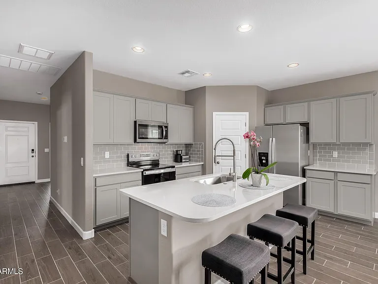 23950 W Hilton Ave — Photo 3