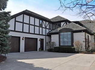 4 Warwick Ln, Rocky River, OH 44116