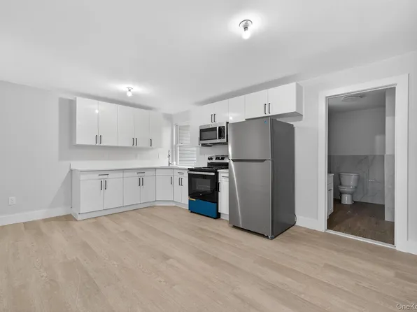 12 N Church St #202, Goshen, NY 10924