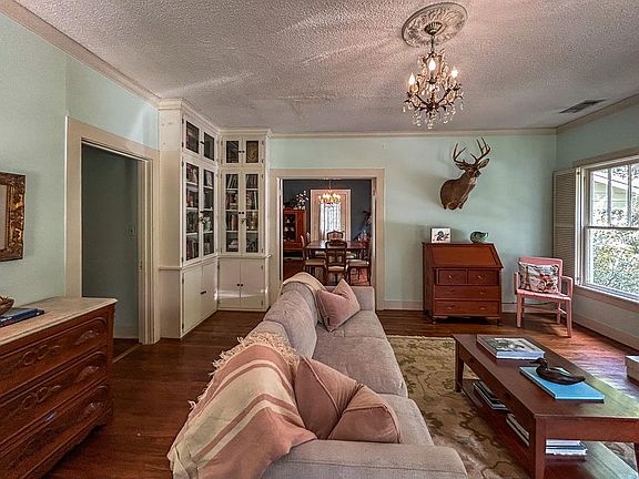 4th image of 110 Deer Creek Dr