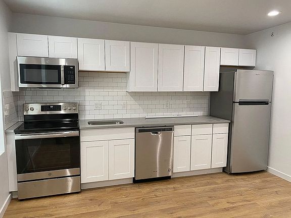 4th image of 2904 Poplar St Floor 3