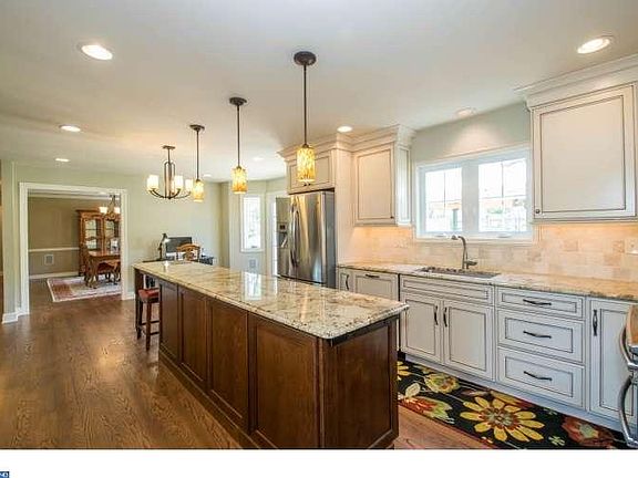 5th image of 302 Oriole Dr
