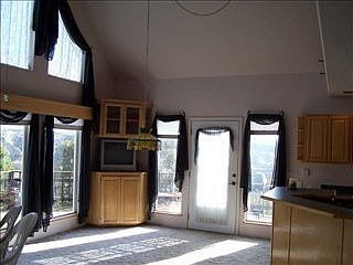 4th image of 222 N Skylane Dr