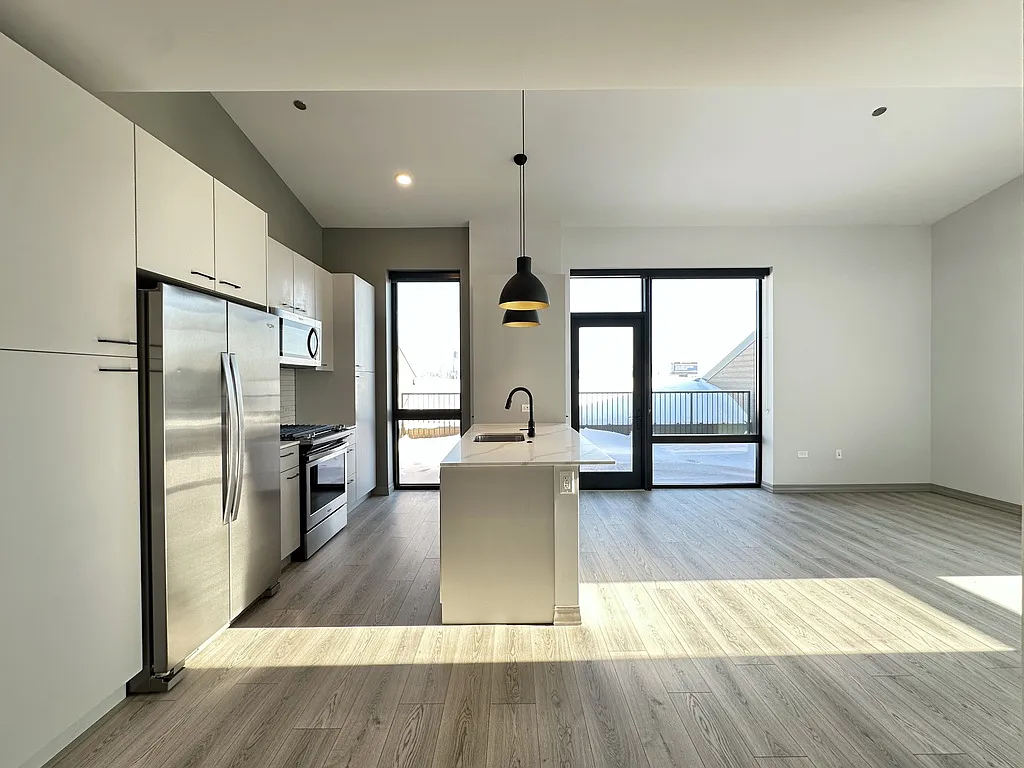 Building Photo - 2155 N Elston Ave #625