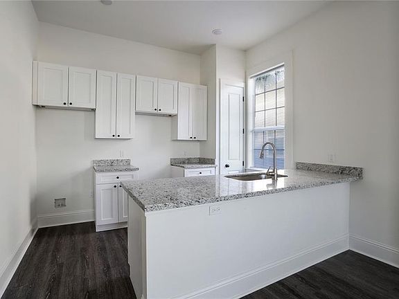 5th image of 3422 La Salle St