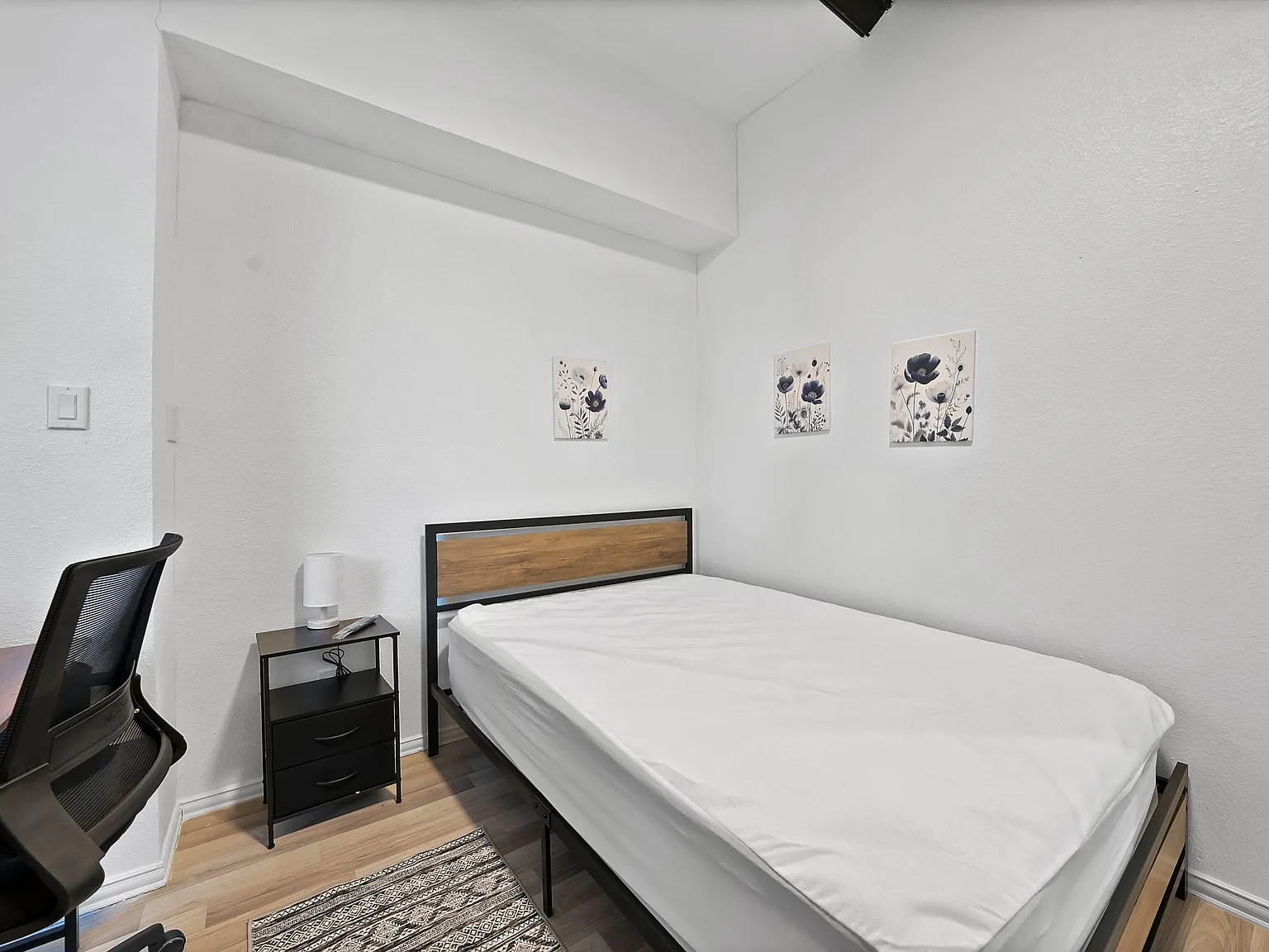4 bed, 4.0 bath, 2450 sqft, $1,100 — Photo 2