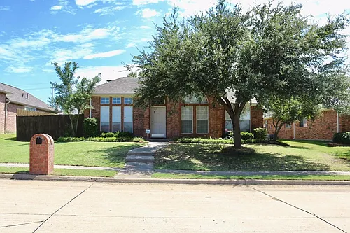 2002 Topaz Dr Photo 1