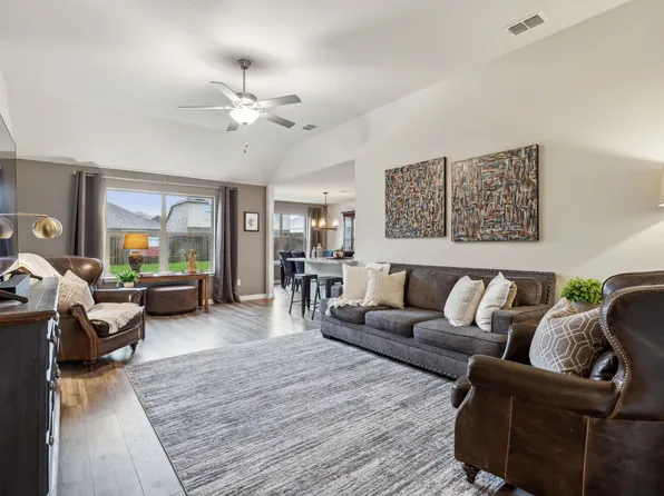 919 1st St, Sanger, TX 76266