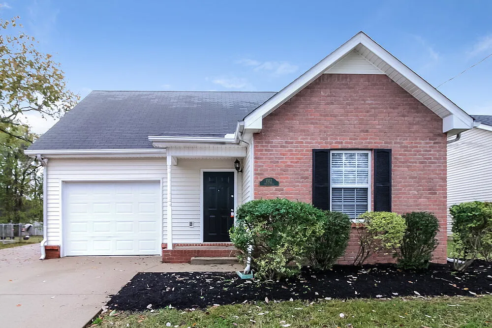 3 bed, 2.0 bath, 1229 sqft, $1,890 — Photo 1