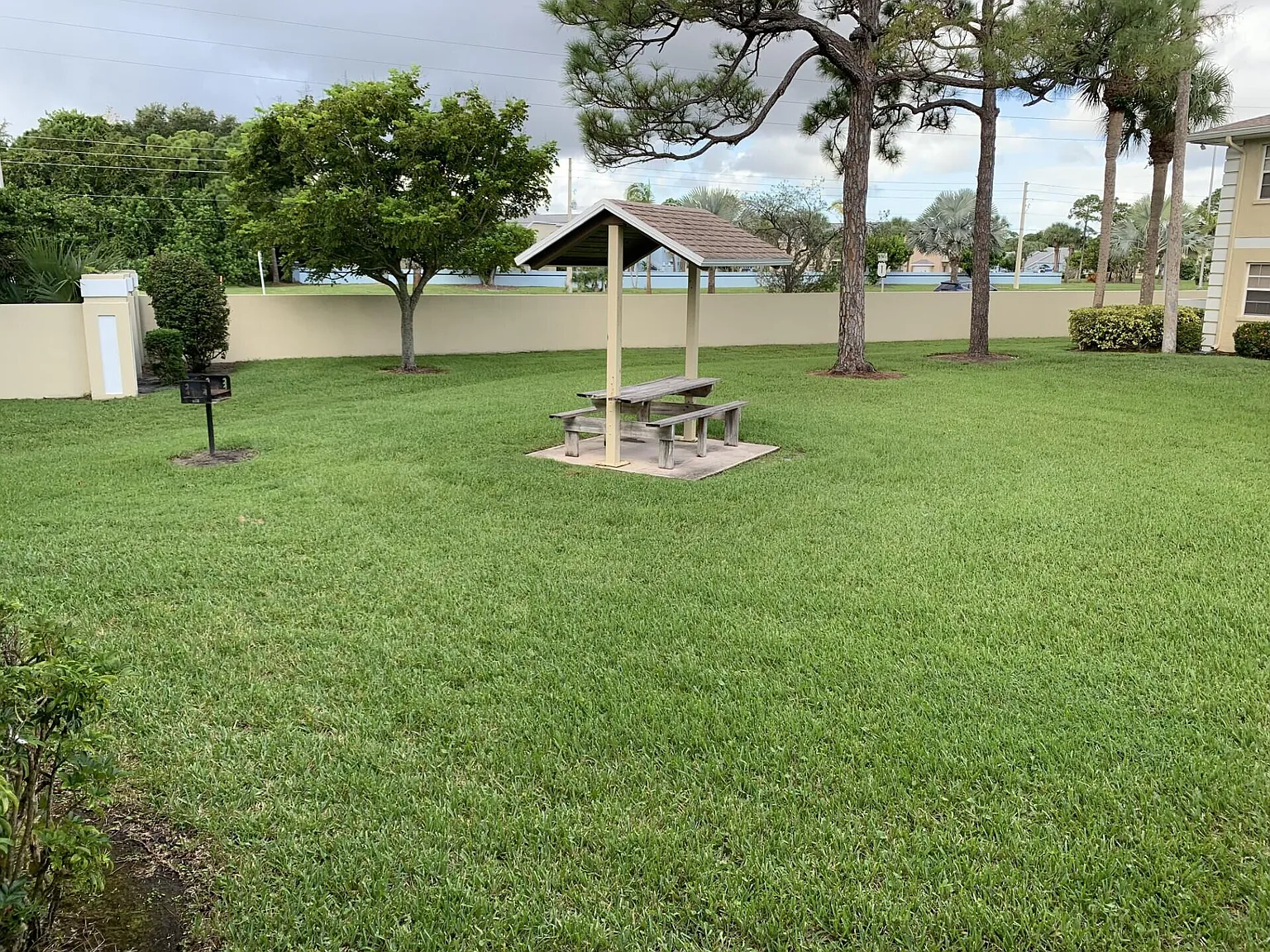 1544 SE Royal Green Cir — Photo 3