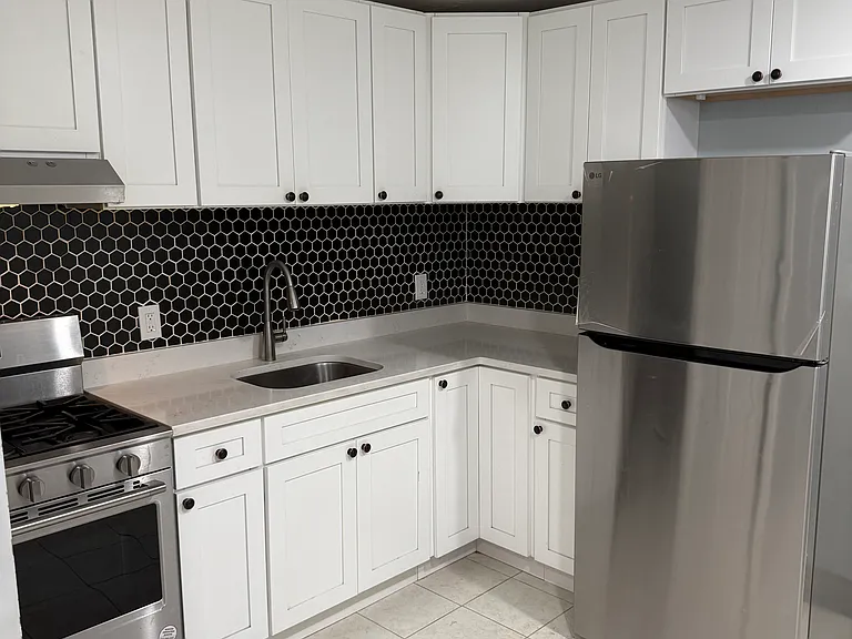 100 E Valley Stream Blvd #1 — Photo 2