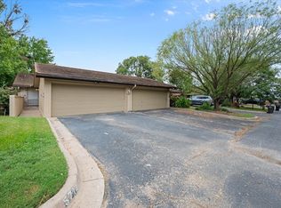 5712 Meadow Wood Ln, Fort Worth, TX 76112
