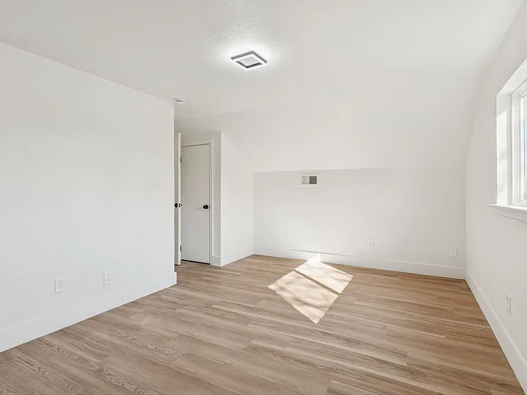 3716 Ovid Ave — Photo 16