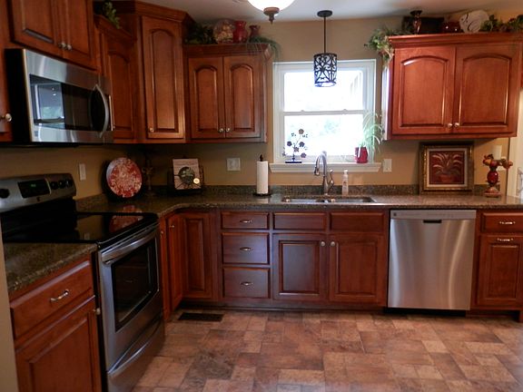 4th image of 1813 Bay Hill Dr