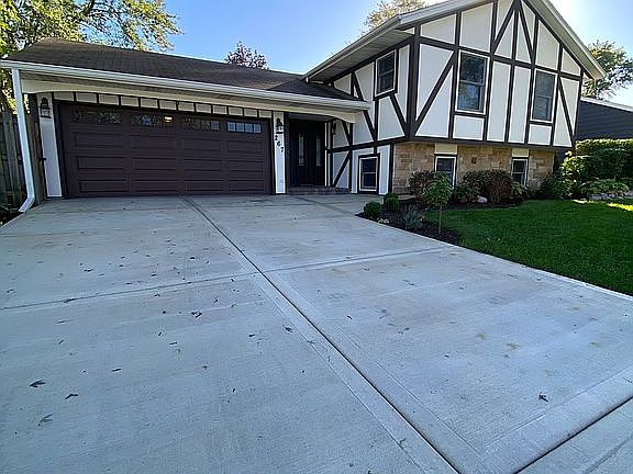 2nd image of 267 E Wrightwood Ave