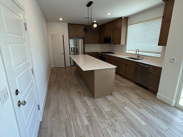 2762 E Tamarind Dr — Photo 8
