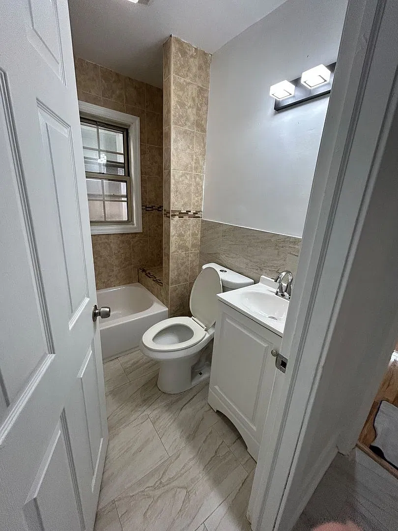 1084 Anna Street — Photo 4