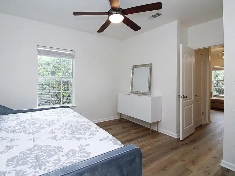 5411 Hudson St — Photo 12
