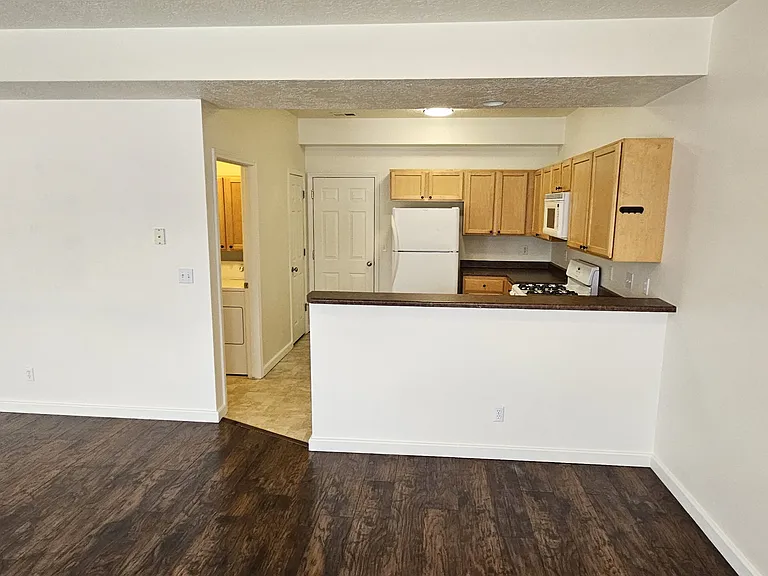 402 Par Ave — Photo 7