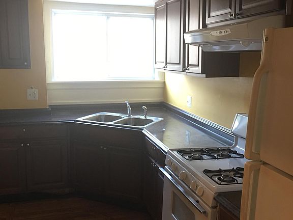 4th image of 33 Hart Ave APT 2
