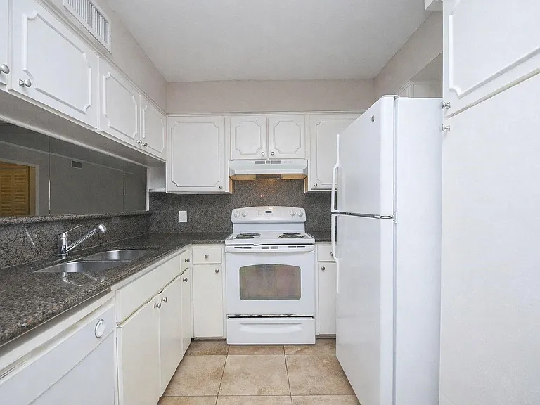 2585 Marilee Ln #2 — Photo 8