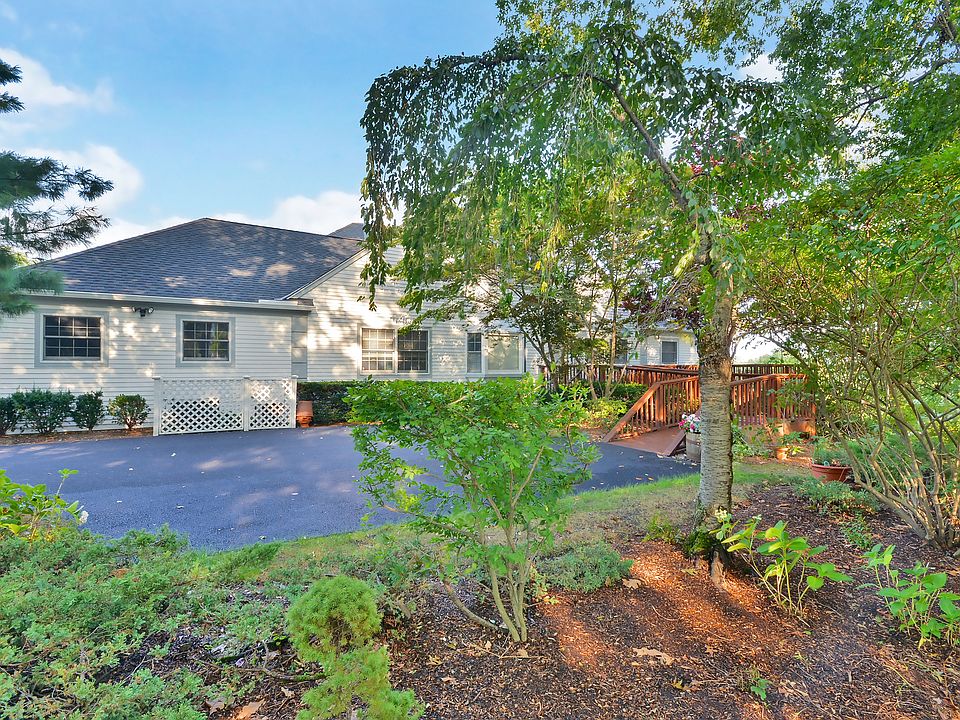 1st image of 6 Brook Hills Cir