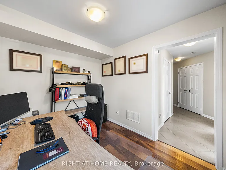 291 Woodley Cres — Photo 8