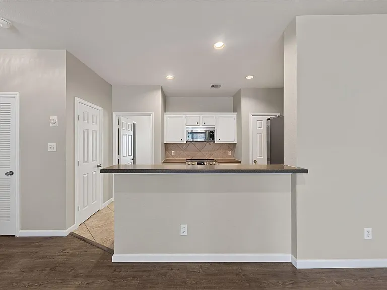 1317 Paige St — Photo 18