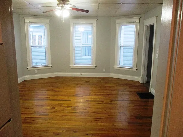 913 W Grove St #61701 — Photo 4