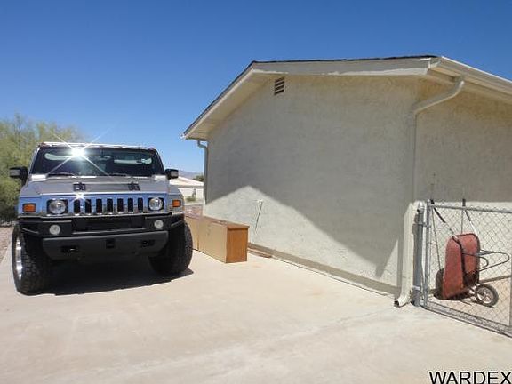 2nd image of 2712 Smoketree Ave N