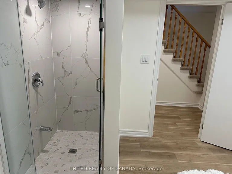 102 Baywood Ct — Photo 36