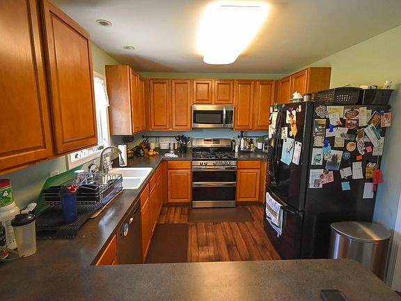 3rd image of 606 Pondview Dr