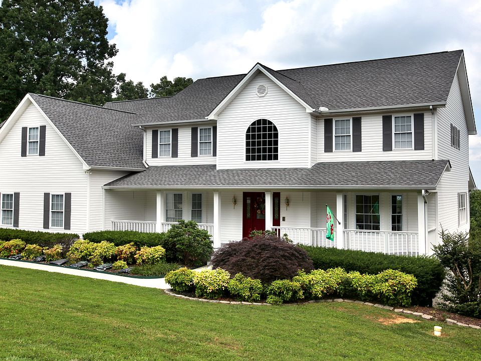 1st image of 943 Fairway Ln