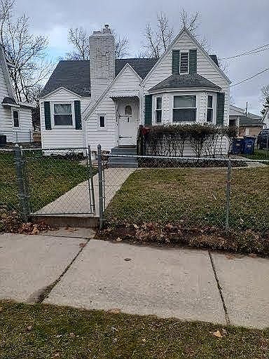 1st image of 1031 Evergreen St SE