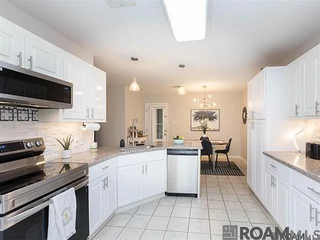 18634 White Oak Dr — Photo 7