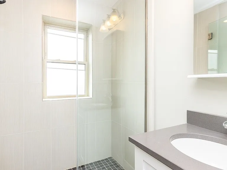 2341 W Ainslie St #1 — Photo 7