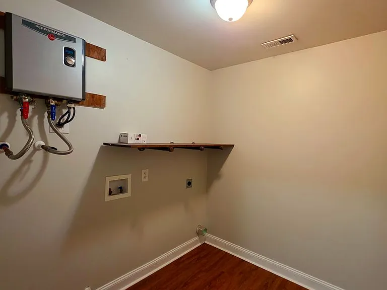 214 Michel Ct — Photo 8