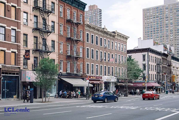 Rented by LC Lemle Real Estate Group | media 10