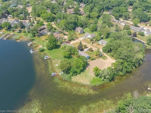 4886 Harding Ave, Clarkston, MI 48346