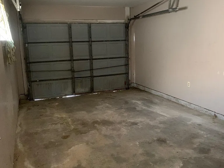 1 car parking garage