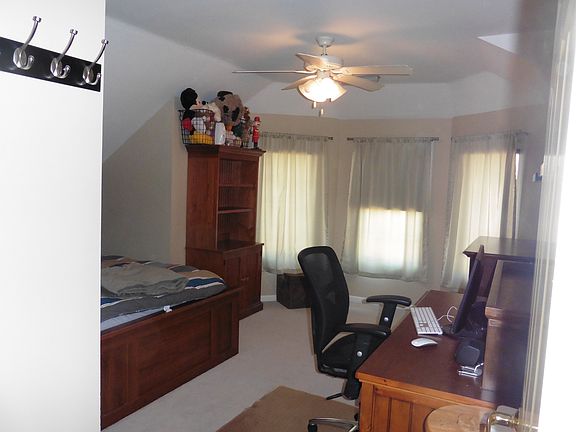 upstairs bedroom 1