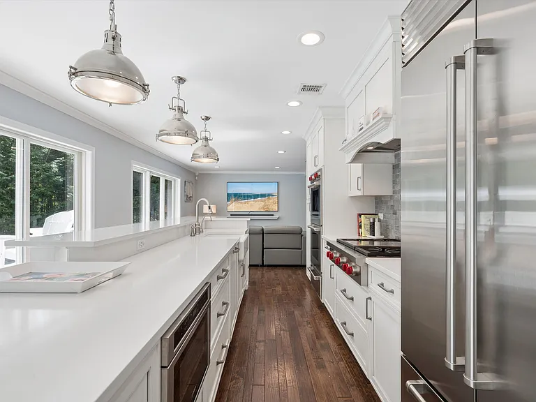 2 Tracy Dr — Photo 11
