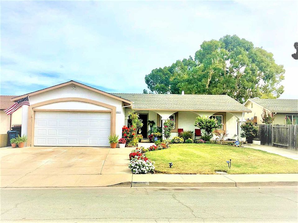 2nd image of 2917 Carmona Way