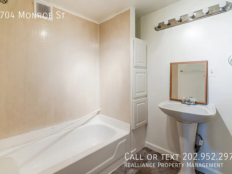 5704 Monroe St — Photo 5